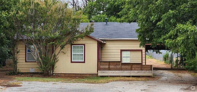 Building Photo - 5304 Burkburnett Rd Rental