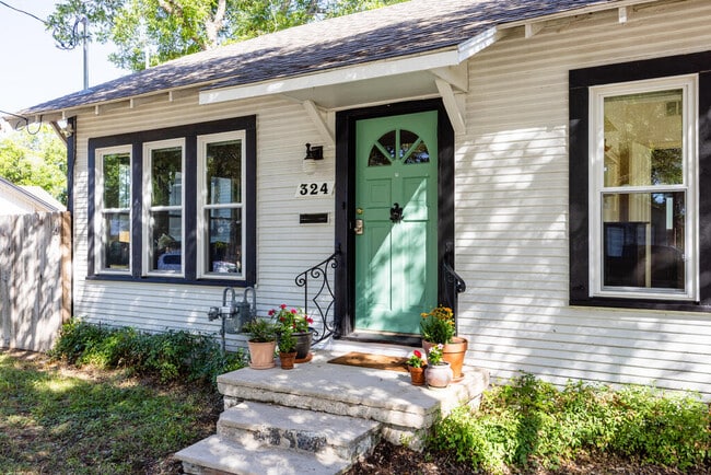 Photo - 324 Lytle St
