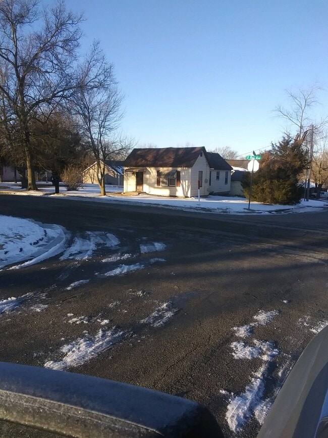 Building Photo - 2 Bedroom 1 Bath House in Great Area!