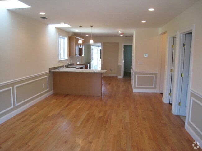 Building Photo - 614 Main St Unit 2 Rental