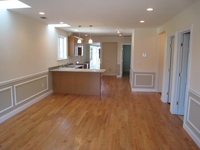 Building Photo - 614 Main St Unit 2 Rental