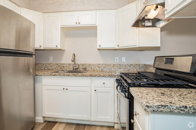 1BR, 1BA 594SF