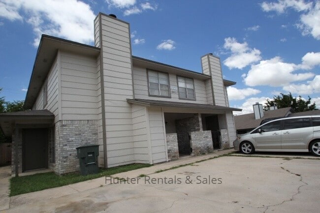 Building Photo - Rent Me Now!