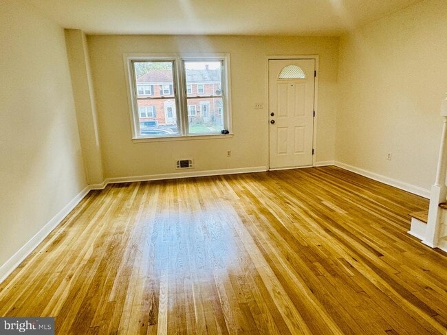 Photo - 2239 Southorn Rd