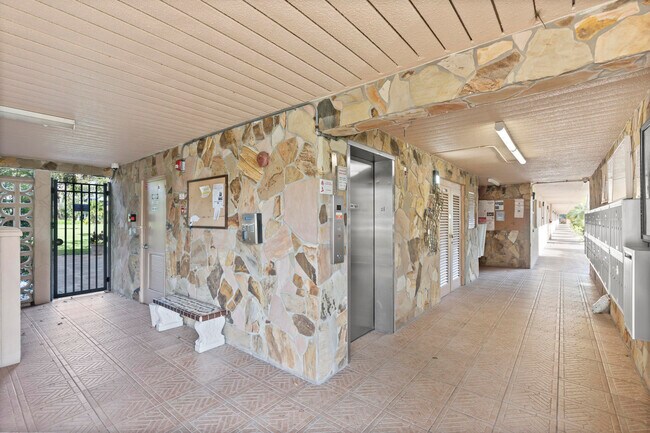 2515 NE 2nd Ct Unit 418