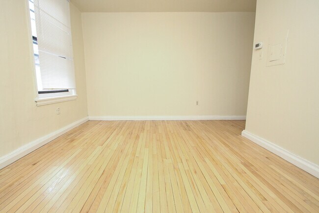 Large, Bright 1 bdrm @ 15th & Spruce- Ritt...