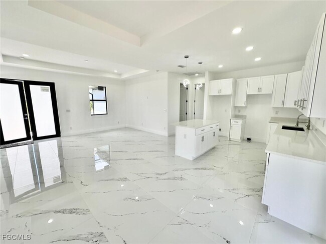 Photo - 1043 Eisenhower Blvd