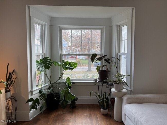 Photo - 1320 W 108th St