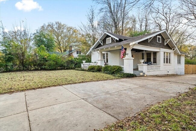 Photo - 401 Alexander St