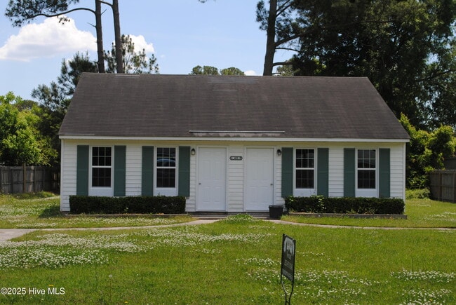 Building Photo - 401 Pine St