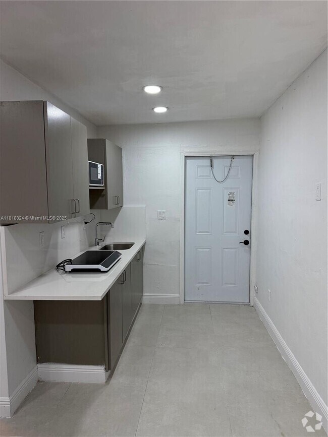 Building Photo - 4711 SW 27th St Unit A Rental