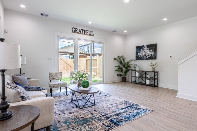 Photo - 6814 Burkett St.