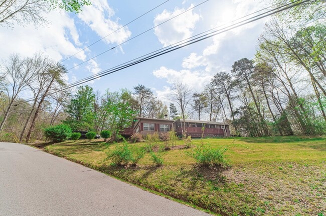 Photo - 1748 Paulas Huskey Cir