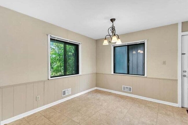 Photo - 1422 S River Rd