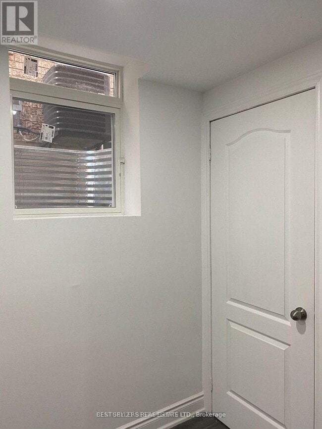 Photo - 1272 Foxglove Pl