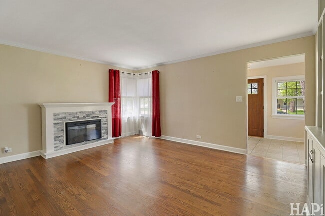 Photo - 115 N Hager Ave