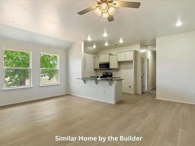 Building Photo - Move-In Ready 2-Bed Home | Garage + Pet Friendly