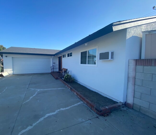 Building Photo - 12614 Renville St Rental