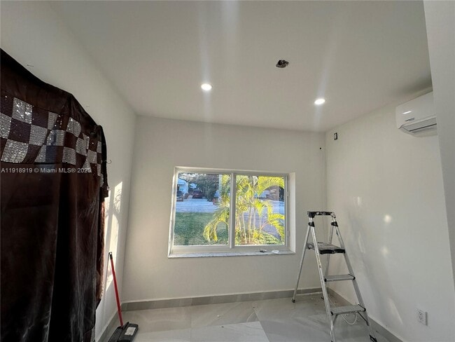 Photo - 707 NE 15th St Unit C