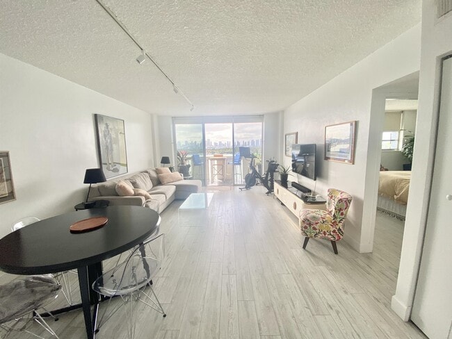 Photo - 800 West Ave