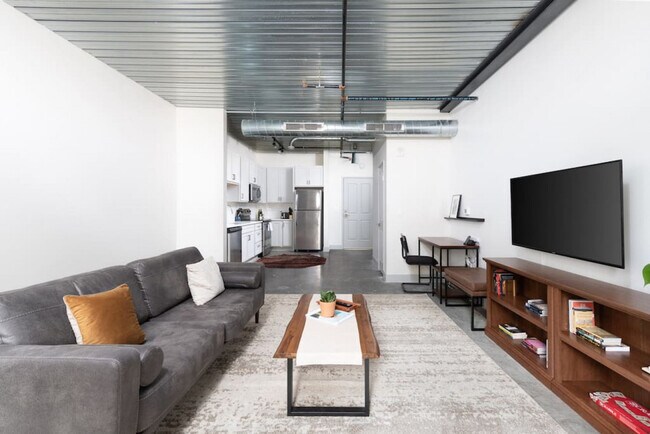 Photo - 1009 W Juneau Ave Unit ID1390080P