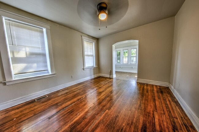 Building Photo - 5231 S Grand Blvd Unit 1F Rental