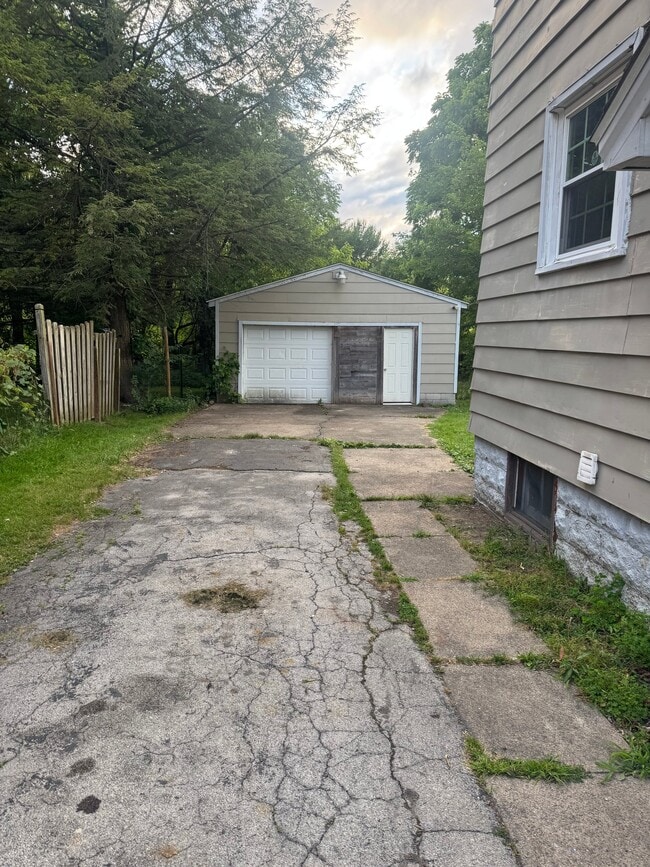 Photo - 2214 Birch St