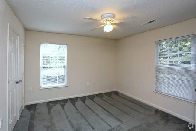 Photo - Campus Crossing on Lindell Student Apartments