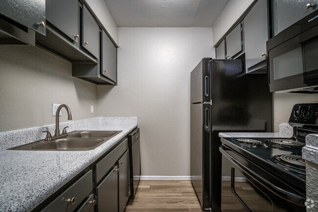 1BR, 1BA - 621SF - The Ivy at the Galleria