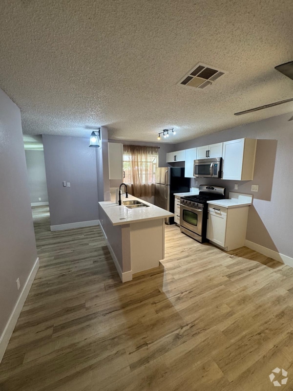 Building Photo - 457 N Lamb Blvd Rental
