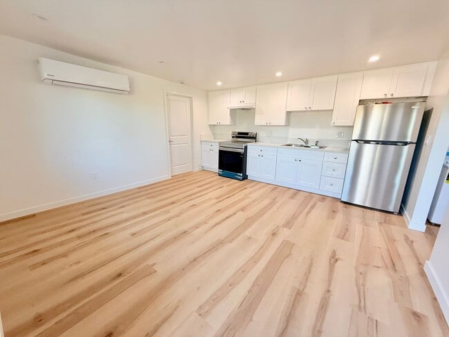 Photo - 2922 8th Ave Unidad 2924 1/4 8th Ave