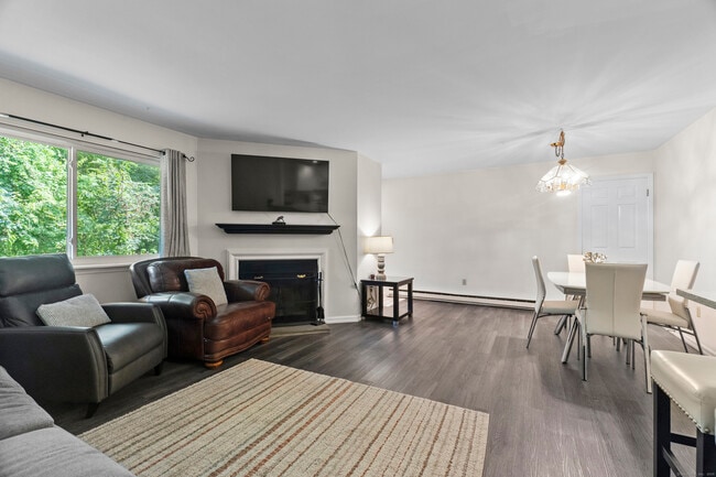 Photo - 8 Rose Ln Unit APT 10-5