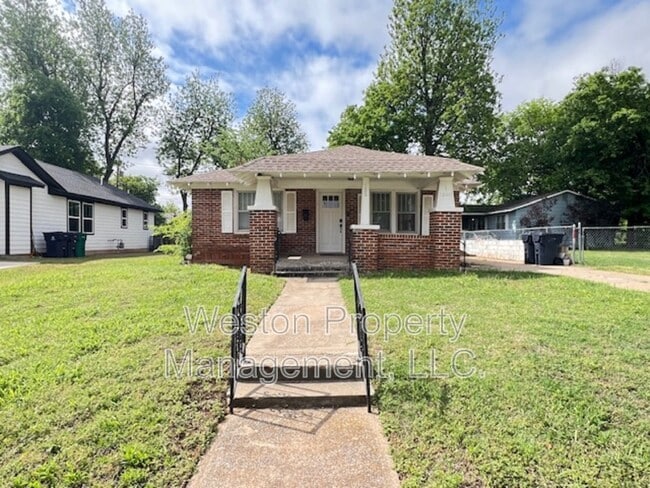 Building Photo - 1220 NE 17th St