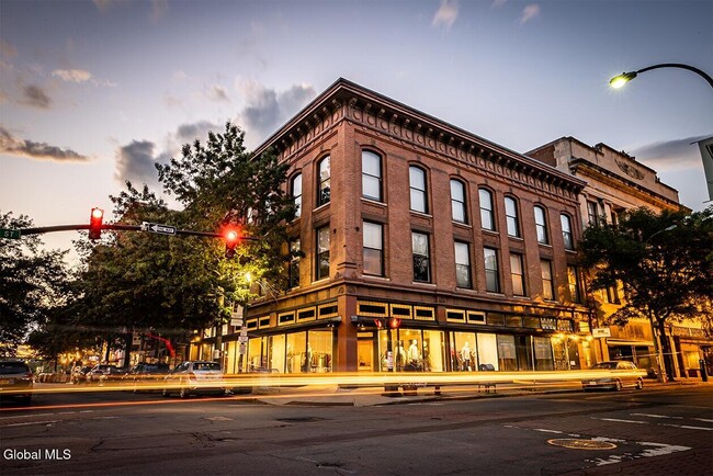 Building Photo - 256 Broadway Unit 205