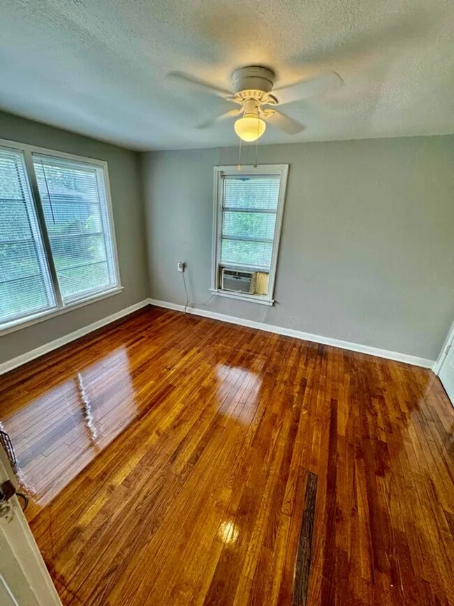 Photo - 4265 Woodlawn Ave Unidad A