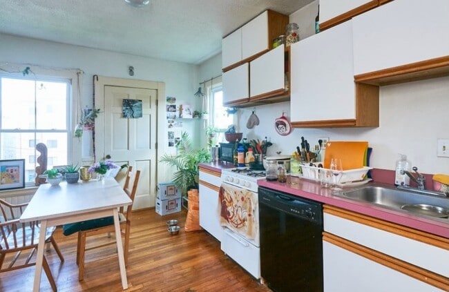 208 Banks St Unit 1