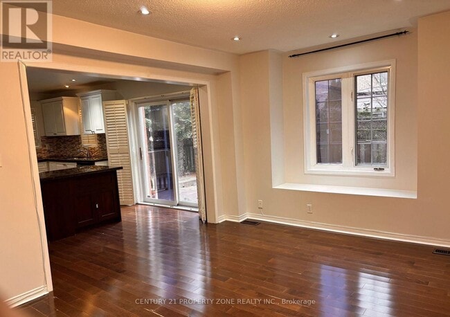 Photo - 2201 Crestmont Dr