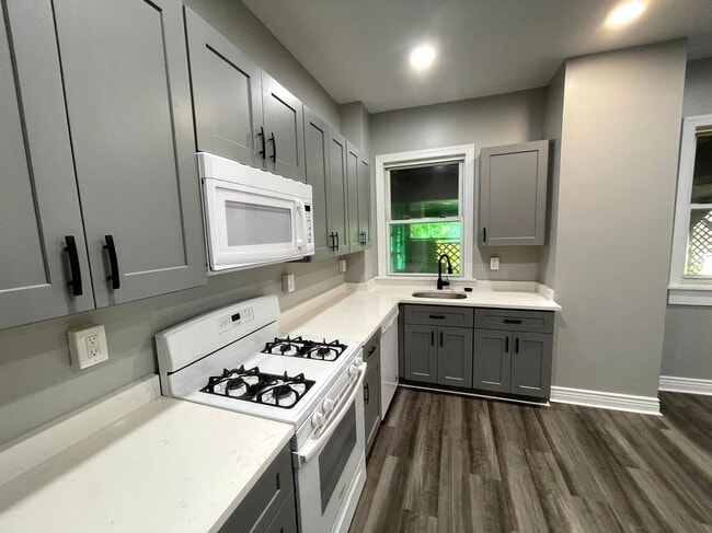 Photo - 3 bed 1 bath - Newly updated, South Oakland, dishwasher, washer/dryer included