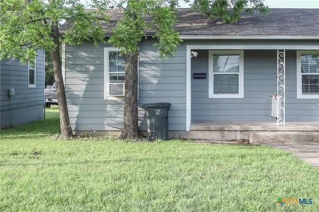 Building Photo - 120 W Avenue A Unit A