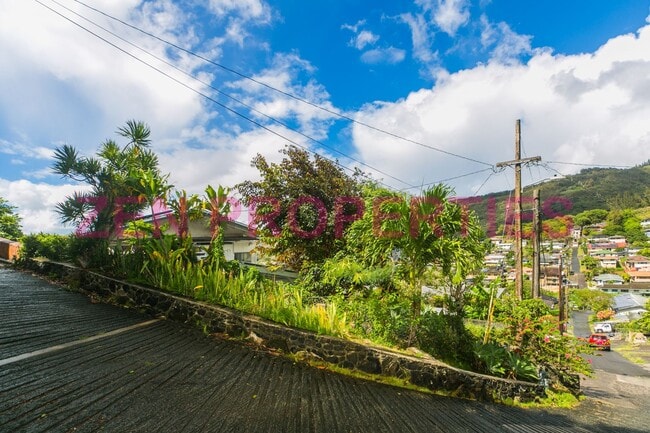Photo - 3 bdrm/ 1 bath home for rent in Kalihi Uka