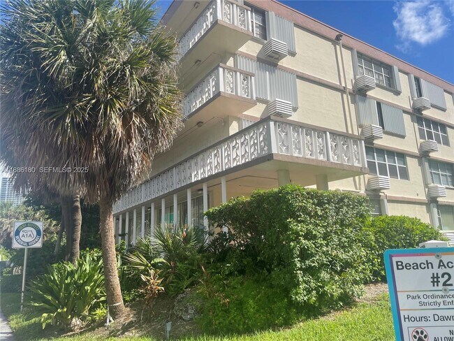 Building Photo - 1936 S Ocean Dr Unit 18D