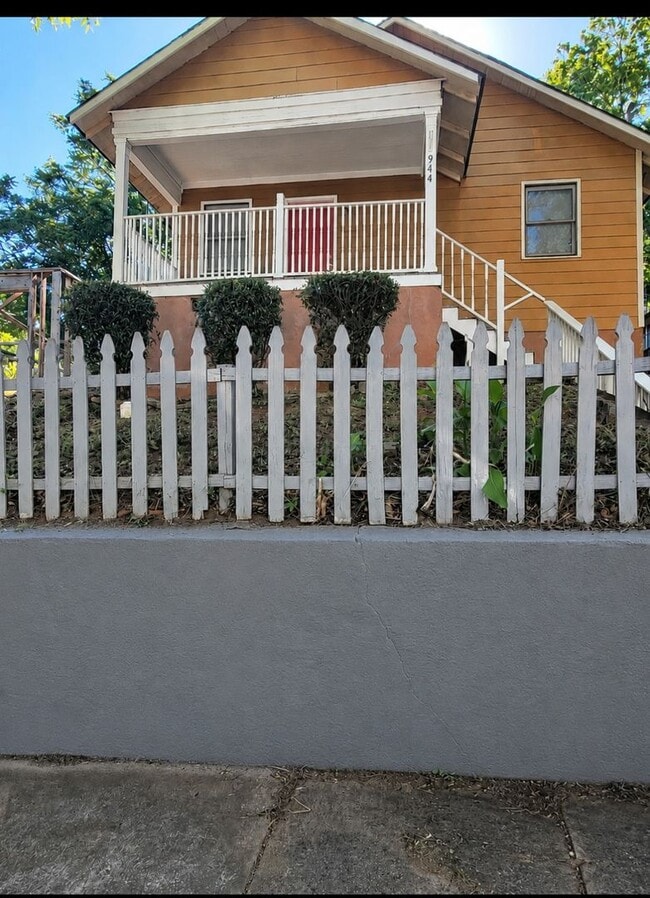 Building Photo - Homes in this area lease quickly — schedule your tour before it’s gone