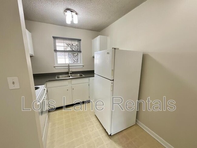 Photo - 867 Colony Dr