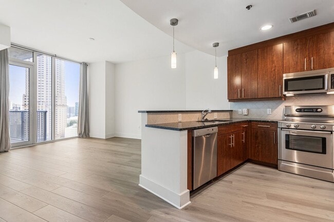 Building Photo - 1080 Peachtree St NE Rental
