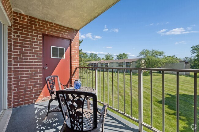 2BR, 1.5BA - 1,021SF - Balcony