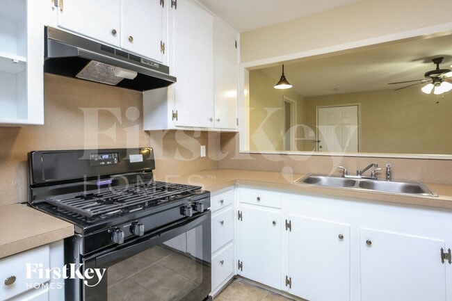 Photo - 816 Russell Ln