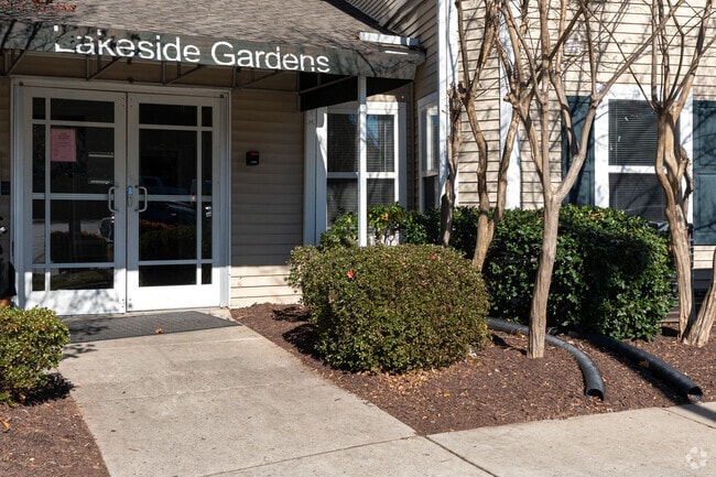 Lakeside Gardens