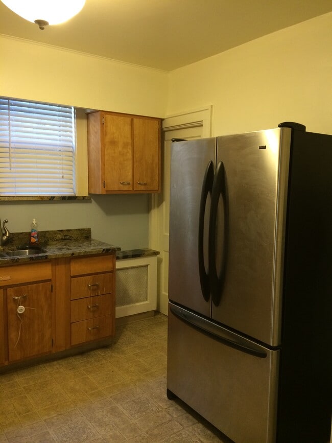 2576 Beechwood Blvd Unidad Blue Slide Duplex