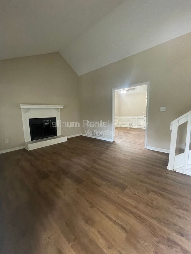 Photo - 377 Arbour Way