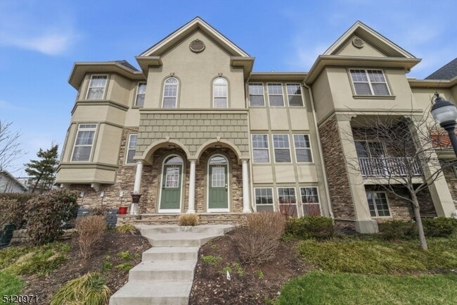 Building Photo - 704 Green Ln